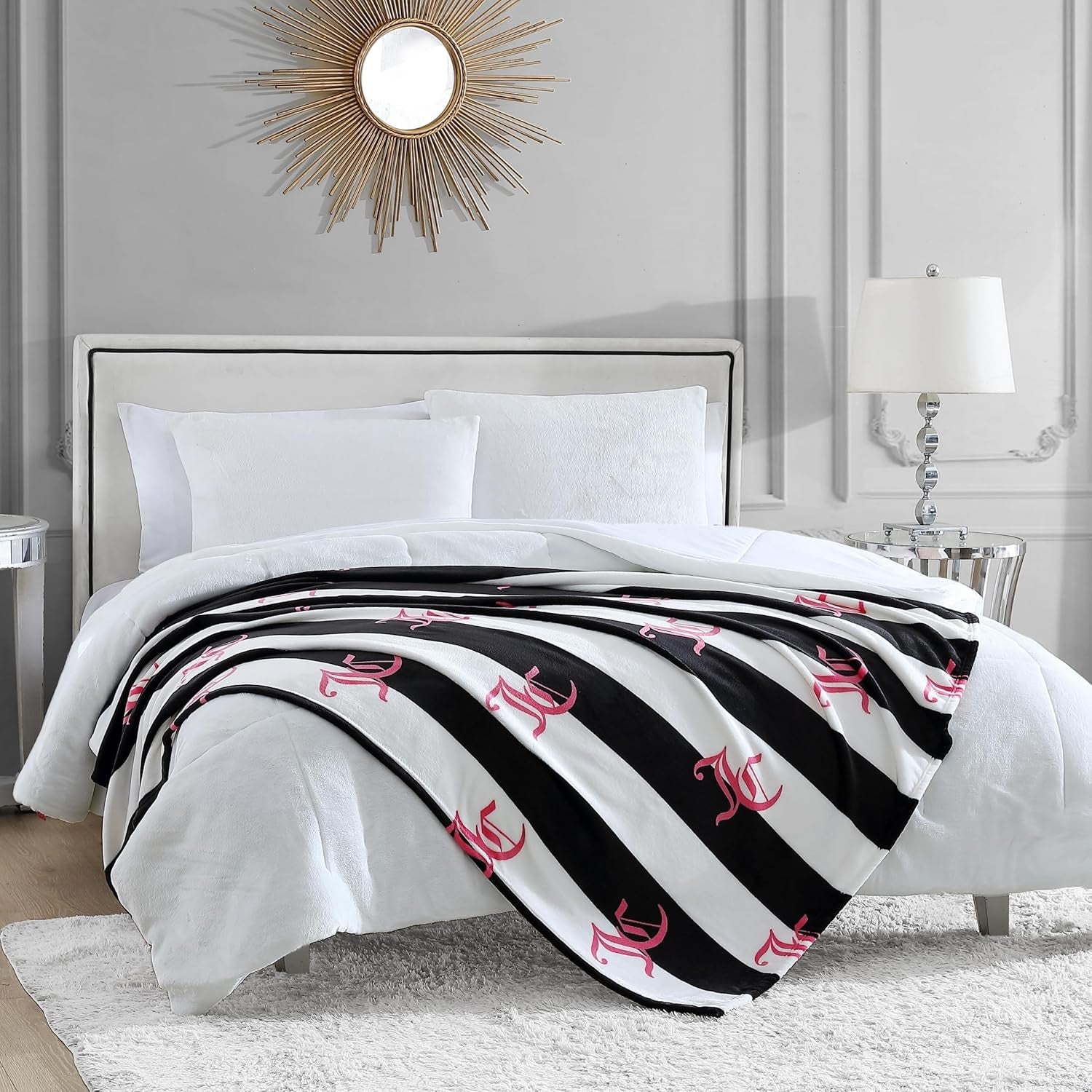 Juicy Couture Cabana Couverture en peluche, 127,7 x 178,8 cm, luxueuse couverture en peluche en microfibre pour un maximum de confort et de chaleur douillette Juicy Couture Lits et couvertures