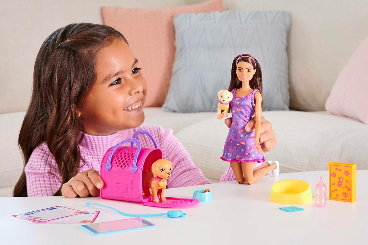 Adoption Barbie Puppy - Poupée et 2 chiots, avec certificats d'adoption, effet changement de couleur, cage et accessoires, pour enfants à partir de 3 ans, HKD 86