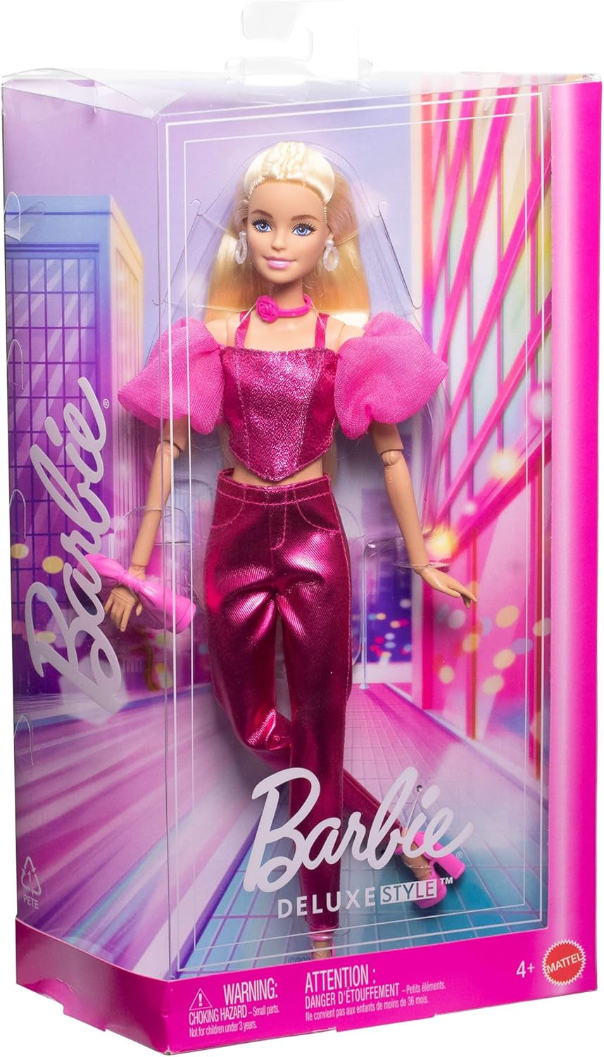 Poupée Barbie Deluxe Style #5 dans une tenue blonde rose métallisée avec un haut corsage scintillant et un pantalon scintillant, avec des accessoires dont un collier rose et un sac à main, JFP40