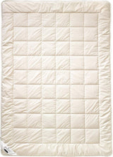 Billerbeck E45 Couette en bambou - couette d'été - 135 X 200 Cm - couette en coton, couette rafraîchissante - avec rembourrage en bambou, été léger (Sl) Couettes et couettes Naty Shop Medium (M) 155 X 220 Cm