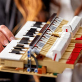 Piano à queue de concert LEGO Ideas (21323) ; Jeu de construction ; Votre propre piano de concert ; Grand projet de modélisation pour le talentueux pianiste, musicien, mélomane ou amateur (3 662 pièces) Jeux de construction Besuche dans le LEGO-Store