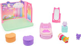Gabby's Dollhouse Deluxe Room, salle pour chat, meubles et 2 boîtes surprises avec accessoires thématiques, convient aux 3 ans et plus