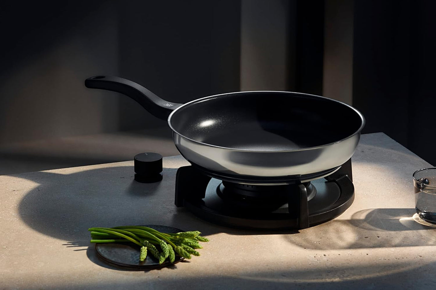 Poêle WMF Devil 20 cm, poêle à induction, acier inoxydable Cromargan, manche en plastique Casseroles et poêles Naty Shop