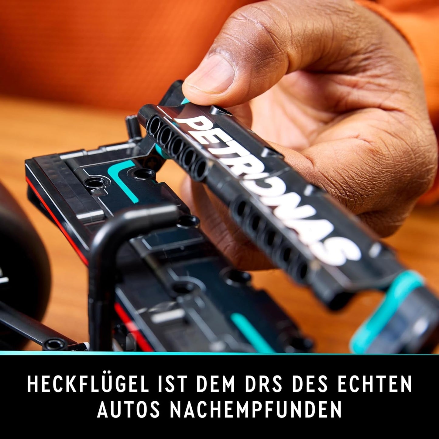 LEGO Technic Mercedes-Amg F1 W14 E Performance Set pour adultes, modèle réduit de voiture de course, objets de collection pour la maison ou le bureau, cadeaux de Formule 1 pour hommes et femmes 42171 Ensembles de construction Besuche den LEGO-Store