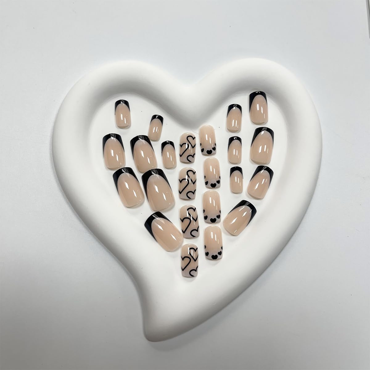 Faux ongles à pointe française carrée courte, 24 pièces, Design cœur blanc, ongles noirs en acrylique, couverture complète