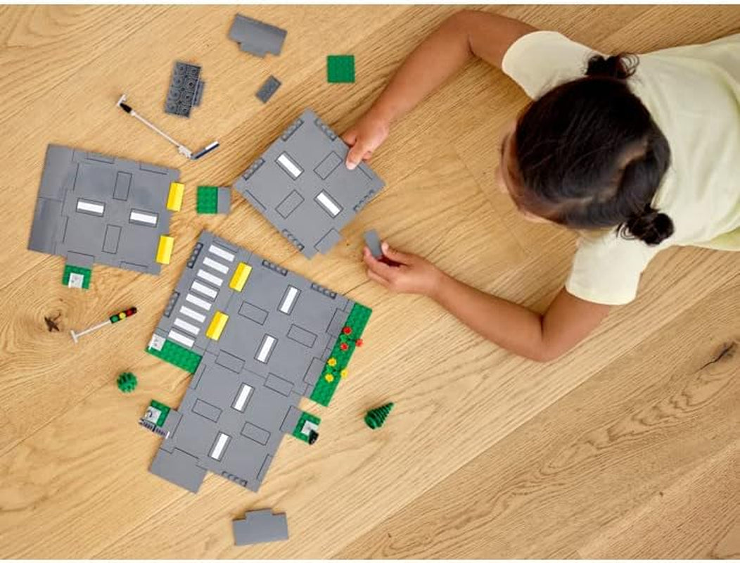 LEGO City Road Intersection avec feux de circulation - Ensemble de construction avec briques phosphorescentes 60304 Jeux de construction Besuche an LEGO-Store