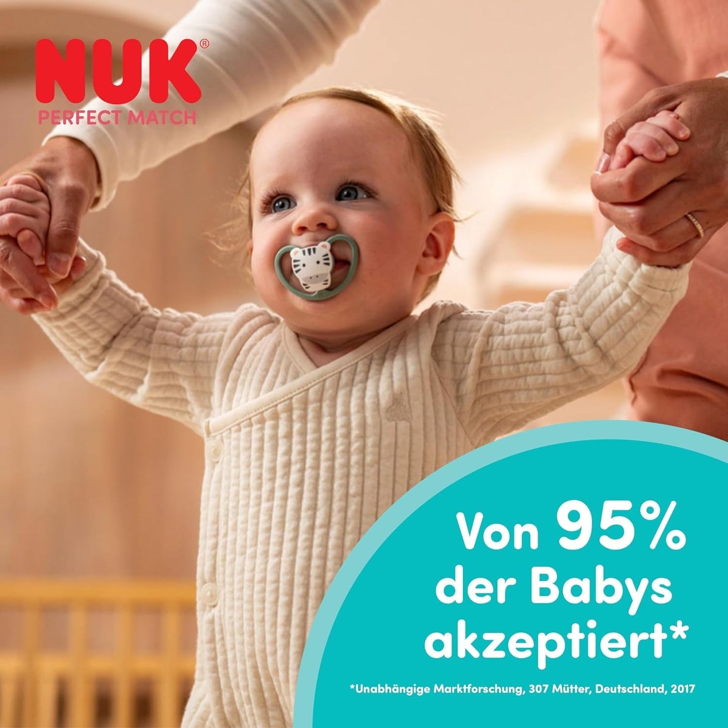 Sucettes NUK Perfect Match Air Night pour bébés | 0-6 mois | Sucettes qui brillent dans le noir qui favorisent la circulation de l'air et empêchent la bave | 95 % d'acceptation par les bébés** | Lion | Paquet de 2