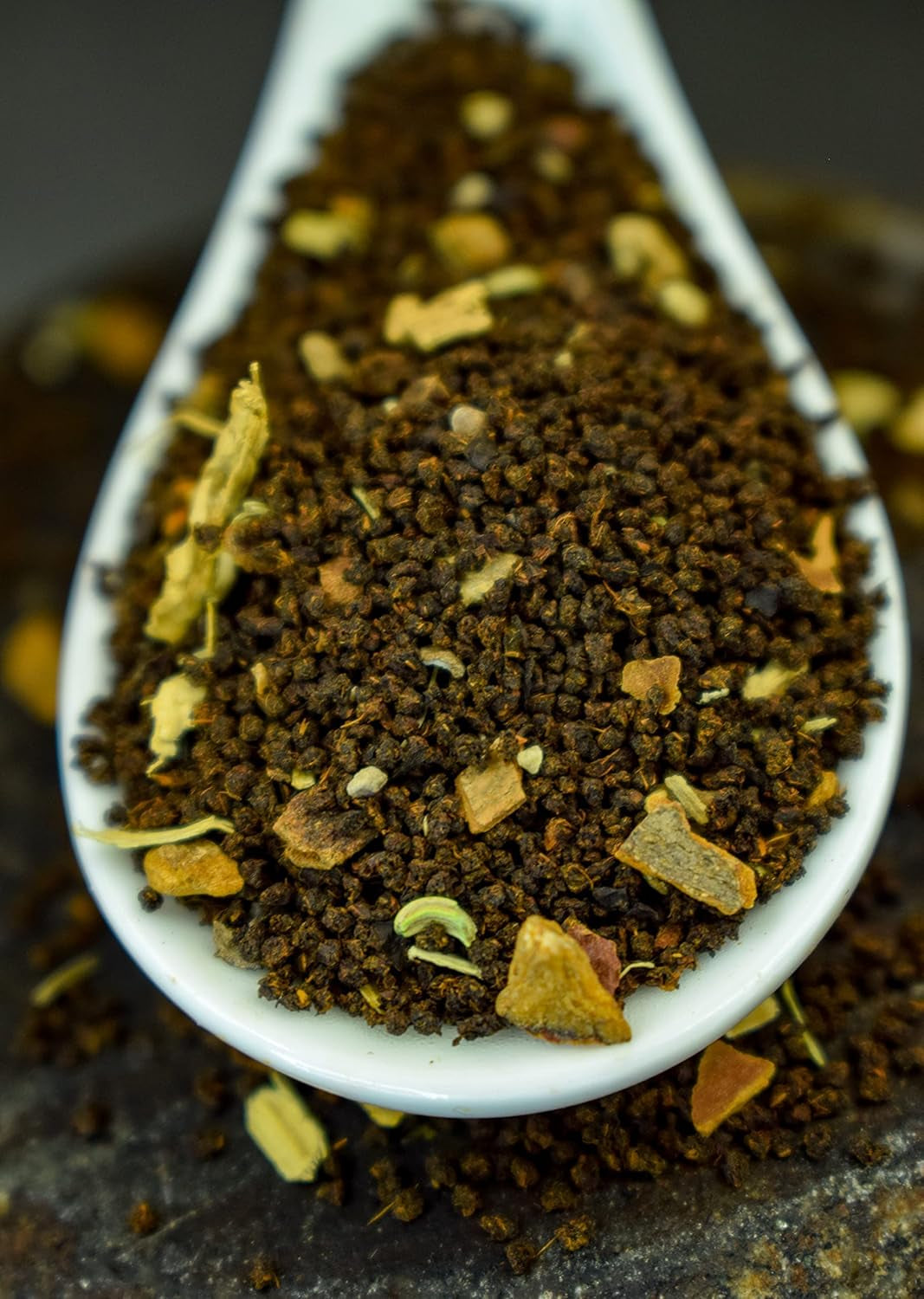 Thé en vrac Masala Chai de l'Inde | 50 tasses, mélange de thé noir, cannelle, cardamome, poivre noir | Thé Masala épicé | Chai Latte Adapté, sachet de 3,53 oz/ 100 g