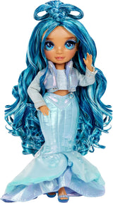 Rainbow High Winter Wonderland - Skyler (Bleu) - Poupée mannequin de neige à accumulation d'eau magique cachée de 28 cm avec ensemble de bonhomme de neige, convient aux enfants et aux collectionneurs de 4 à 12 ans Naty Shop Dolls