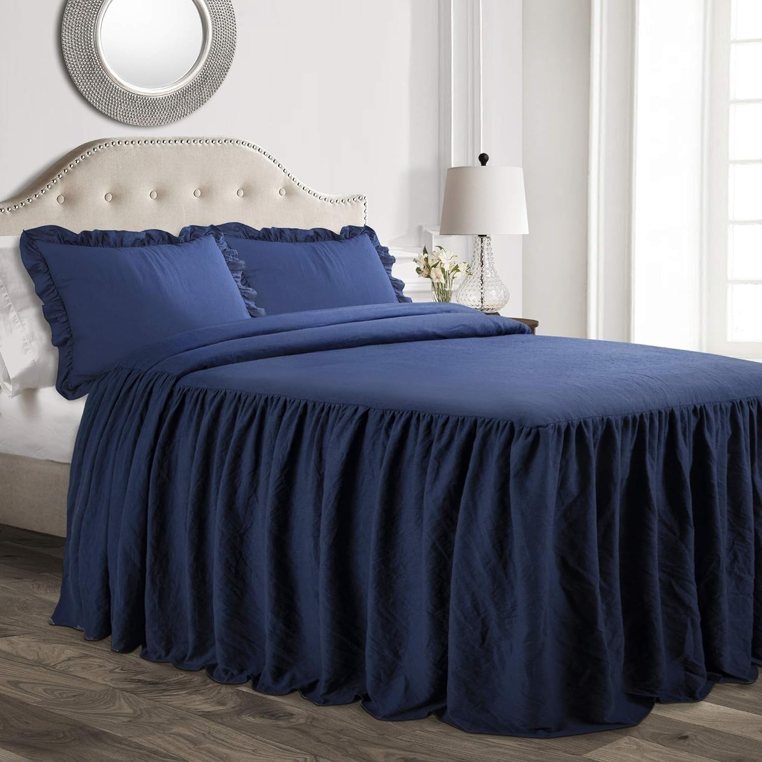 Lush Decor Parure de lit 3 pièces avec jupe à volants et détails de volants élégants et charmants - Style intemporel et design classique - Doux et léger - King size - Lits et couettes Lush Decor - Bleu marine - King size