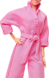 BARBIE LE FILM Margot Robbie - Poupée avec combinaison Kaugummi-Rosa, Messy Updo, Sonnenbrille, Kopftuch, Wedge-Sneakers, Sammlerverpackung, pour enfants à partir de 3 ans, HRF29