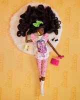 Barbie Rewind - Figurine de collection nostalgique des années 80 avec de magnifiques cheveux et tenues, comprend une télévision, du pop-corn et un téléphone, pour les fans et les collectionneurs, HJX19