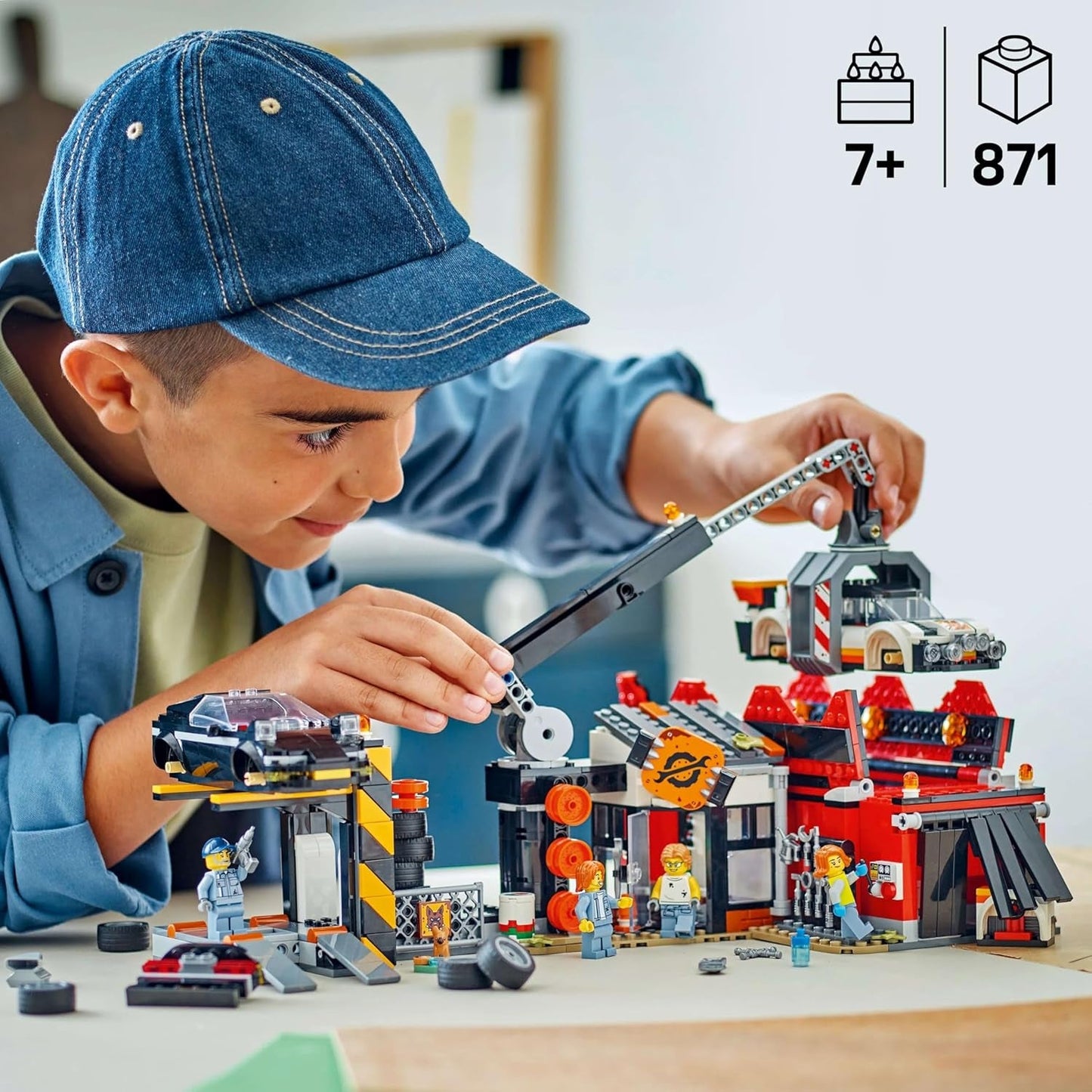 Parc à ferraille LEGO City avec voitures - jouet avec presse à ferraille et grue, 2 voitures miniatures, 4 figurines fonctionnelles et immeuble de bureaux - cadeaux d'anniversaire pour garçons et filles à partir de 8 ans 60472 Besuche den LEGO-Store sets de construction