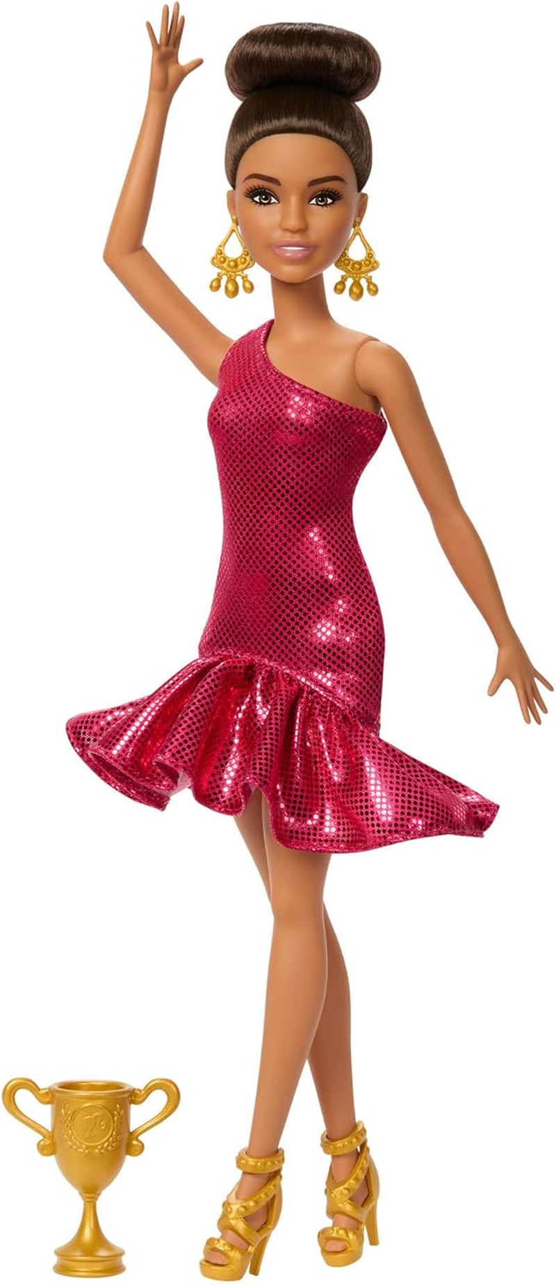 Poupée Barbie Danseuse de Tournoi en robe rouge à volants, chaussures de danse, cheveux bruns et accessoires pour trophée de danse, JFR09