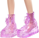 Mattel Hello Kitty GWW98 - Figurine Sanrio Badtz-Maru et poupée Jazzlyn (env. 25,4 cm) avec vêtements et accessoires, cheveux longs lilas et tenue tendance, idéales pour les enfants à partir de 3 ans