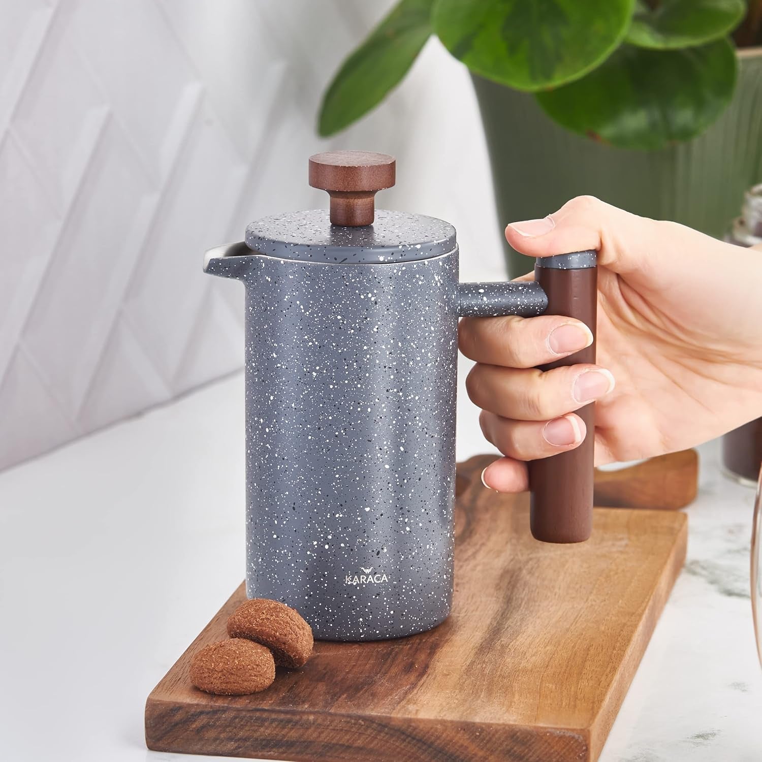 KARACA Presse française à double paroi en marbre avec poignée en châtaignier - Presse française isolée pour café - Cafetière de camping pour la maison, les voyages - 350 ml - Gris foncé