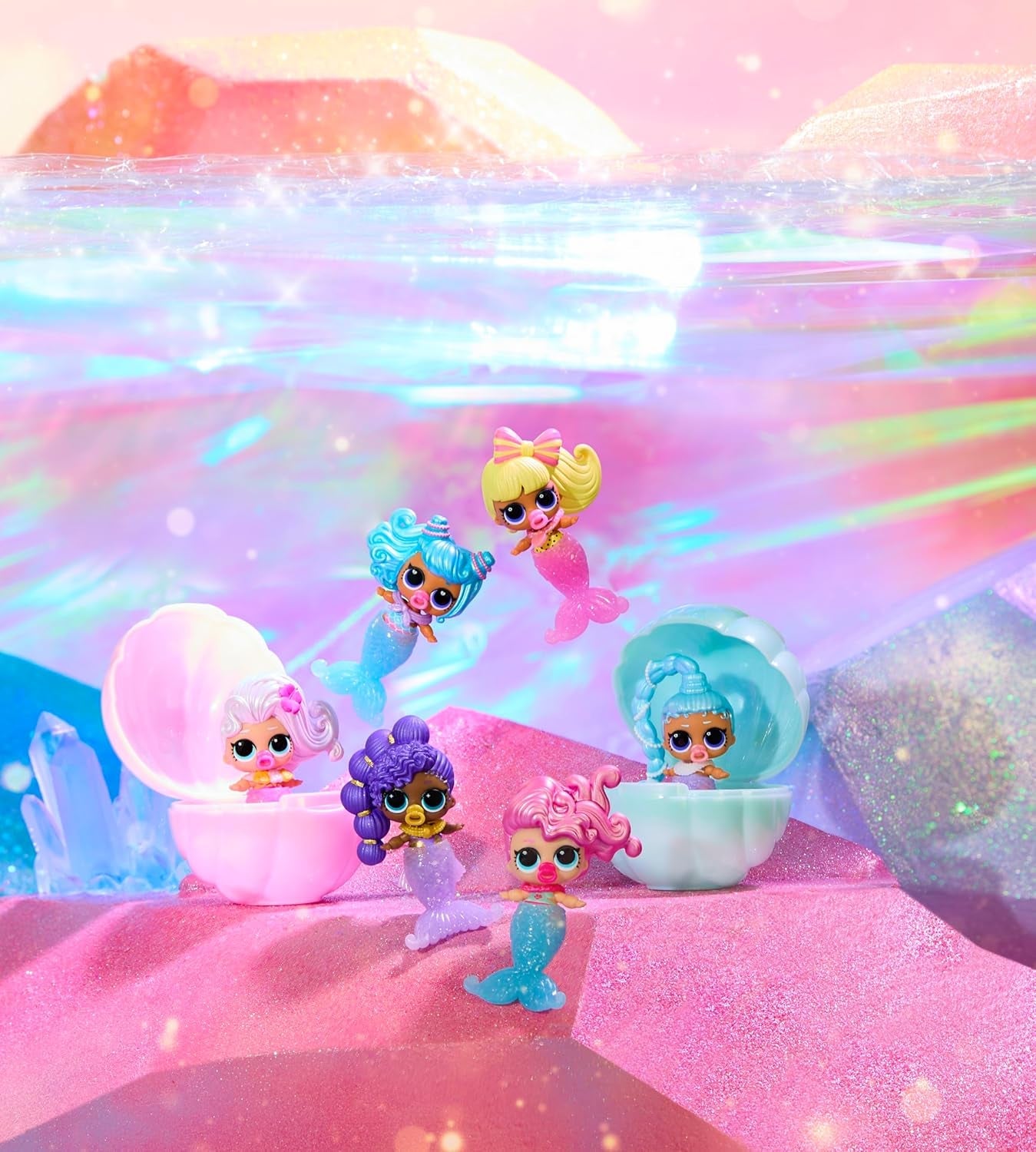 Mdr Surprise ! Mermaid Makeover Magic Baby Sisters – Queue de sirène à couleur changeante avec boule de palourde à exposer, 6 poupées à collectionner – 4 ans et plus