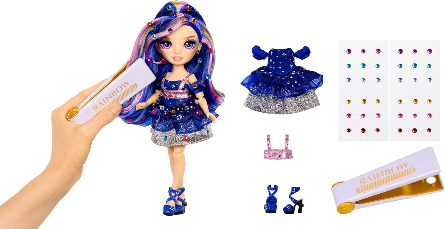 Rainbow High Be Dazzling - Genevieve Bleue - Poupée mannequin bleue de 28 cm avec outil d'embellissement, pierres précieuses scintillantes et accessoires de coiffure