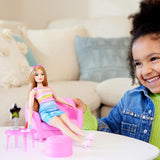Barbie - Ensemble poupée mannequin et armoire avec vêtements, accessoires et meubles de salon, coiffure longue durée pour enfants à partir de 3 ans, HPL78