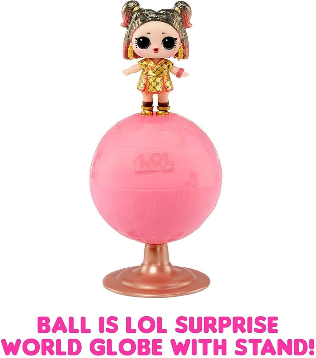 Mdr Surprise ! World Travel Tots - Poupée mannequin avec 8 surprises - Message secret, mode, accessoires et plus - Assortiment aléatoire à collectionner - Cadeau pour les enfants de 4 ans et plus