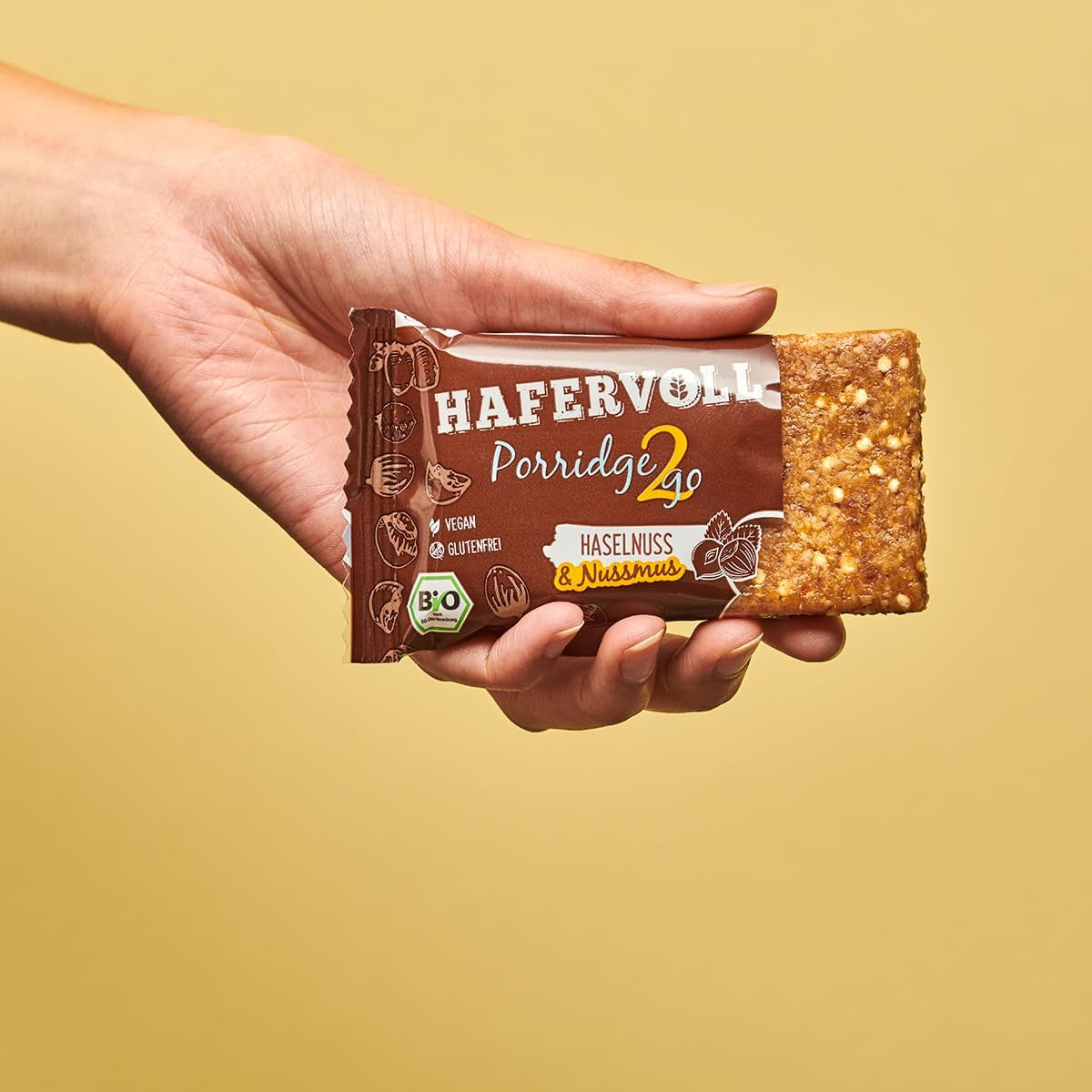 Hafervoll Porridge2go Beurre de cacahuète et noix, 13 barres x 55 g - Snack végétalien, biologique, sans gluten, sans sucre ajouté, avec avoine, dattes et bonbons au quinoa