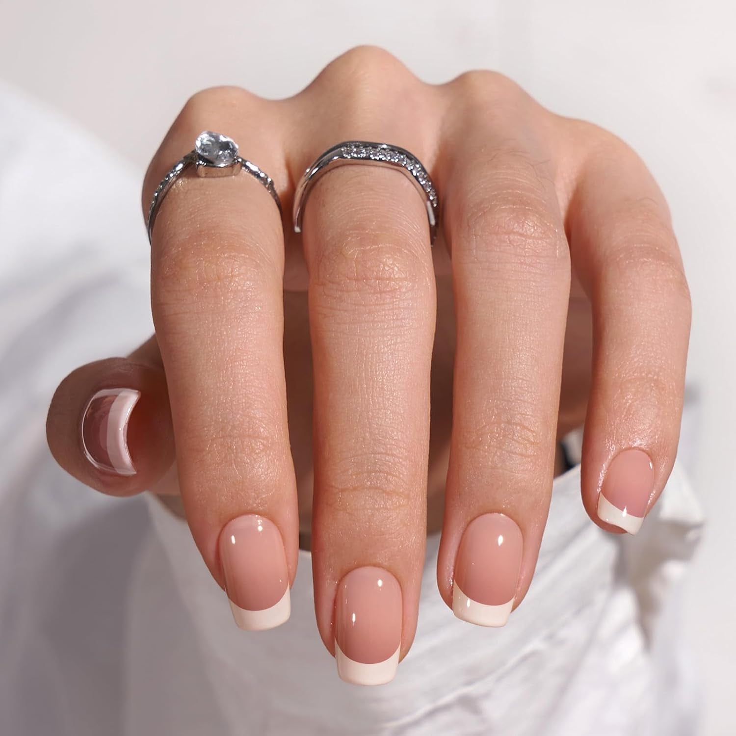 Btartbox Faux Ongles Carrés Courts Baby Boomer Colle Sur Blanc Dégradé Rose Faux Ongles Ongles Artificiels Courts avec Colle À Ongles 30 Pièces Faux Ongles Carrés