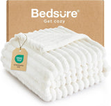 BEDSURE Couverture polaire vert sauge pour canapé – Couvertures super douces et confortables pour femmes, petite couverture mignonne pour filles, lits et couvertures 127 x 152 cm Besuche den BEDSURE-Store Garden White/Opulent Tee Xl (50" X 70")