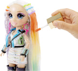 Rainbow High Hair Studio - Coffret exclusif de poupée Amaya Raine avec cheveux longs pour le coiffage - Comprend une craie à cheveux lavable, une brosse à cheveux et des accessoires - Cadeau pour les enfants de 6 ans et plus