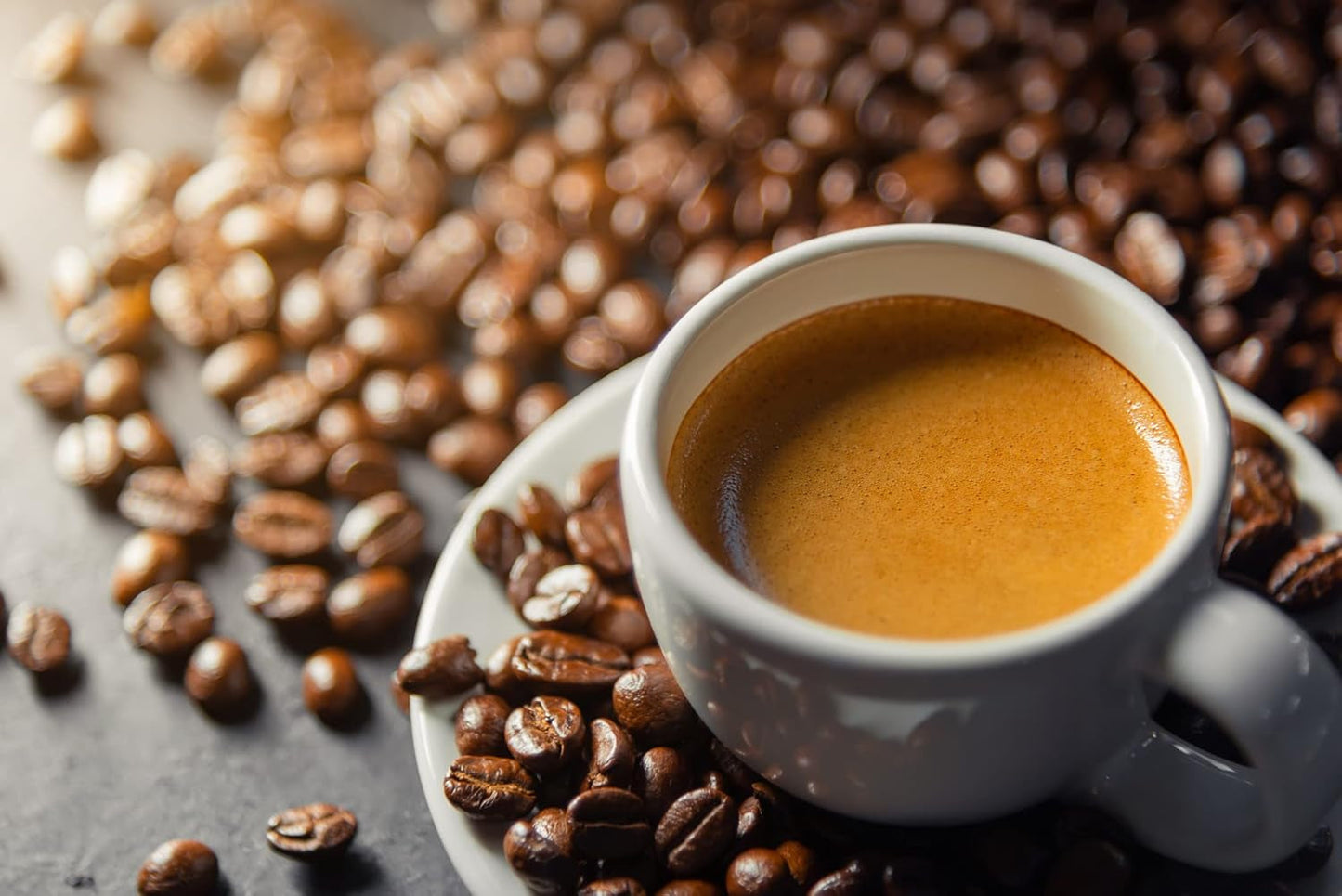 Caffe Crema E Aroma Kaffeebohnen 2kg (4x500g), Barista Kaffee schokoladig et säurearm, Espressobohnen kräftig, Bohnenkaffee mit Arabica et Robusta, fine Crema, idéal pour Milchkaffee