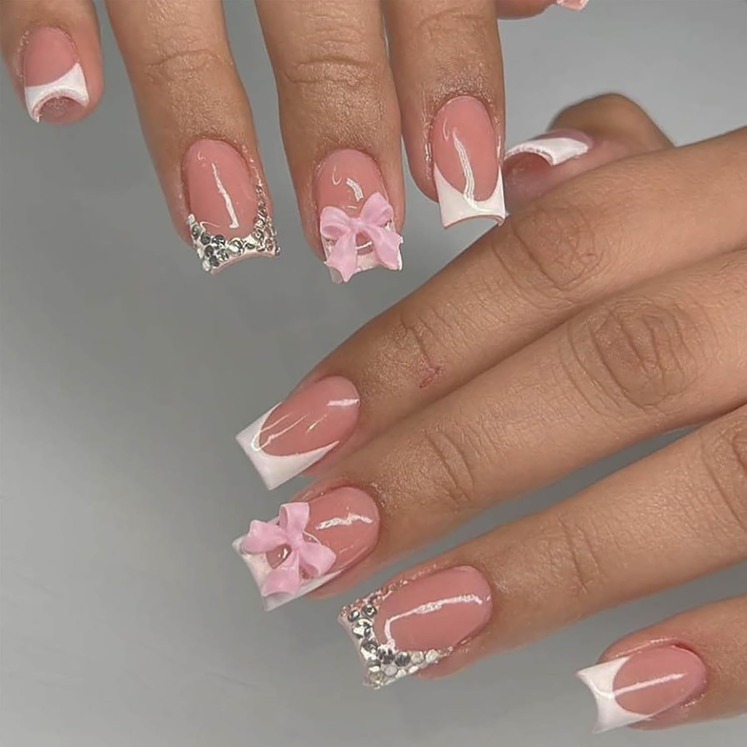 24 pcs Rose Diamant Arc Français Manucure Comprimés Ongles Carrés Strass Motif Nude Rose Ongles Artificiels Couverture Complète Colle Manucure