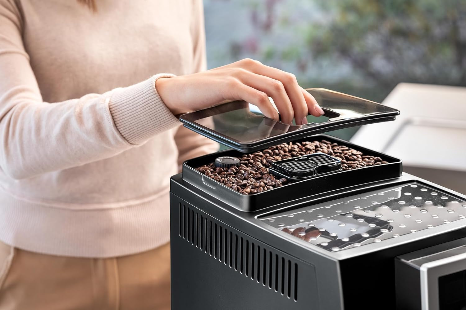 De'Longhi Magnifica S Smart ECAM 230.13.B Machine à expresso entièrement automatique avec mousseur à lait pour cappuccino, expresso, café et café long, boutons de sélection directe et commande rotative, fonction 2 tasses, noir