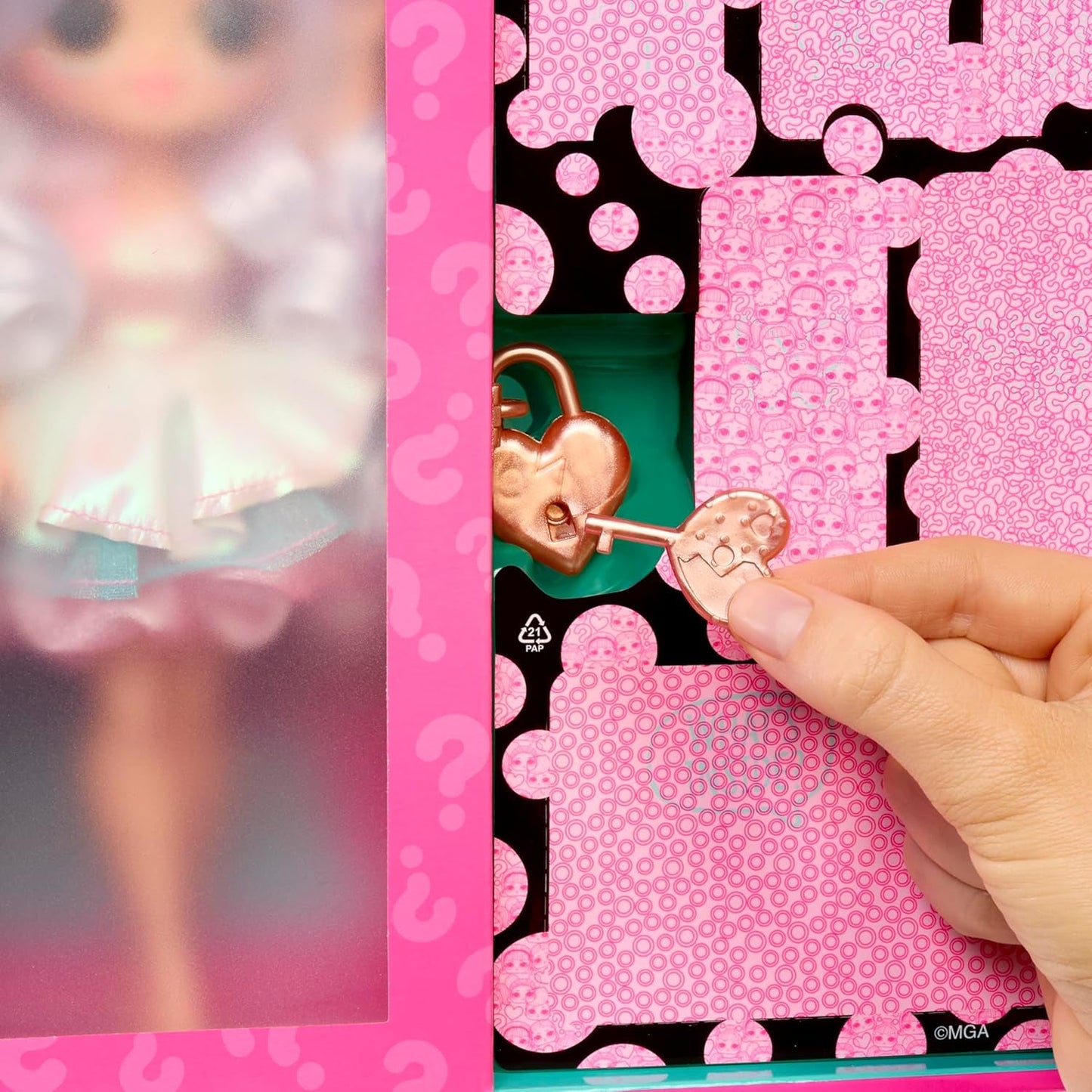 Mdr Surprise ! Série OMG Eye Spy - Fée - Comprend 1 poupée avec tenue et accessoires, résolution d'énigmes et découverte surprise, 4 poupées à collectionner