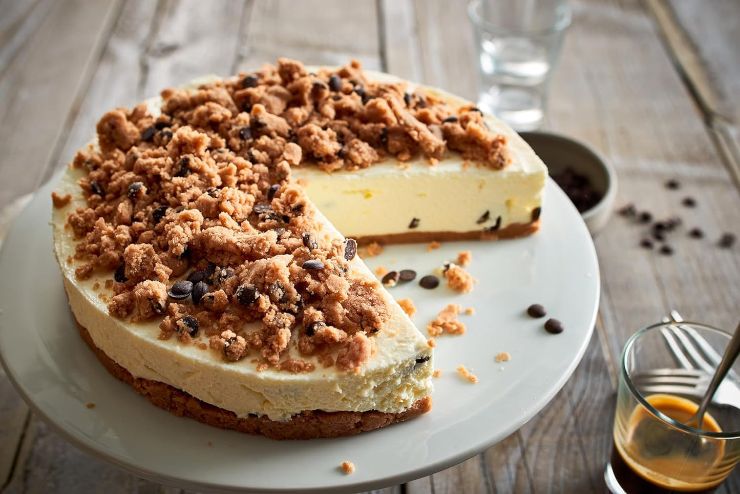 RUF Cookie Dough Cake Ohne Backen, Tortenboden Aus Keksteig Mit Frischkäse-Creme Und Schokoladenstückchen, Inkl. Kuchenform, 1X325G Mélange pour pâtisserie et cuisine Naty Shop