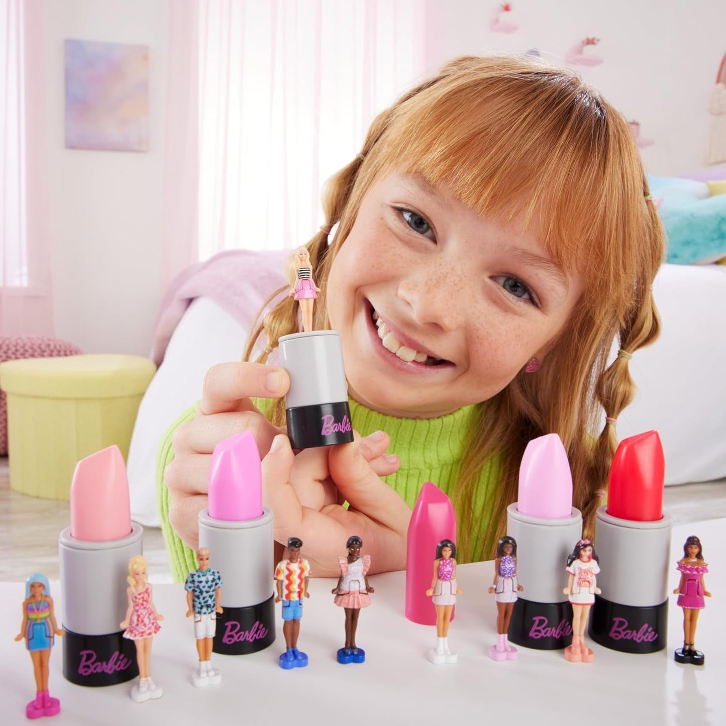 Barbie Mini Barbieland, lot de 5 poupées Fashionistas, env. Mini poupées de 3,8 cm de hauteur dans des manches de rouge à lèvres, ensemble de collection surprise (les styles peuvent varier), JBD26 Naty Shop Dolls