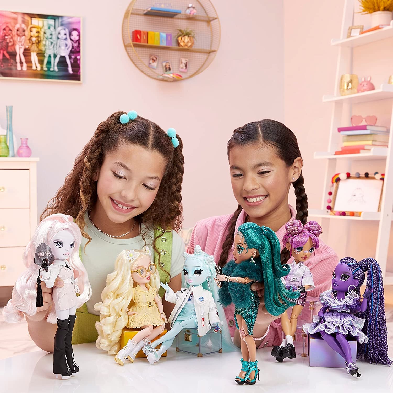 Rainbow High Shadow High - REXX McQueen - Poupée noire à la mode avec une tenue tendance et plus de 10 accessoires de jeu colorés - Idéale pour les collectionneurs et les enfants de 4 à 12 ans