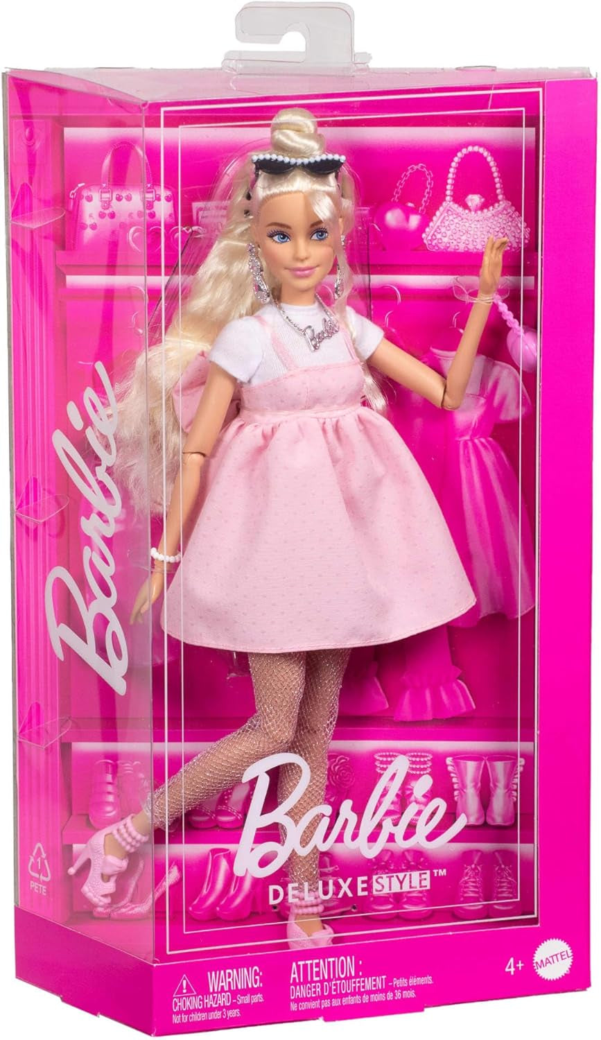 Poupée Barbie Deluxe Style no. 3 avec tenue Barbiecore, cheveux blonds en chignon haut, robe rose pastel avec nœud surdimensionné et accessoires comme des collants résille, HYV27 Naty Shop Dolls