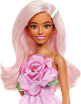 Poupée Barbie Fashionistas no. 238 avec cheveux rose pastel, robe bustier avec corsage rose, pince à cheveux en perles et talons hauts et barrettes, HYT94