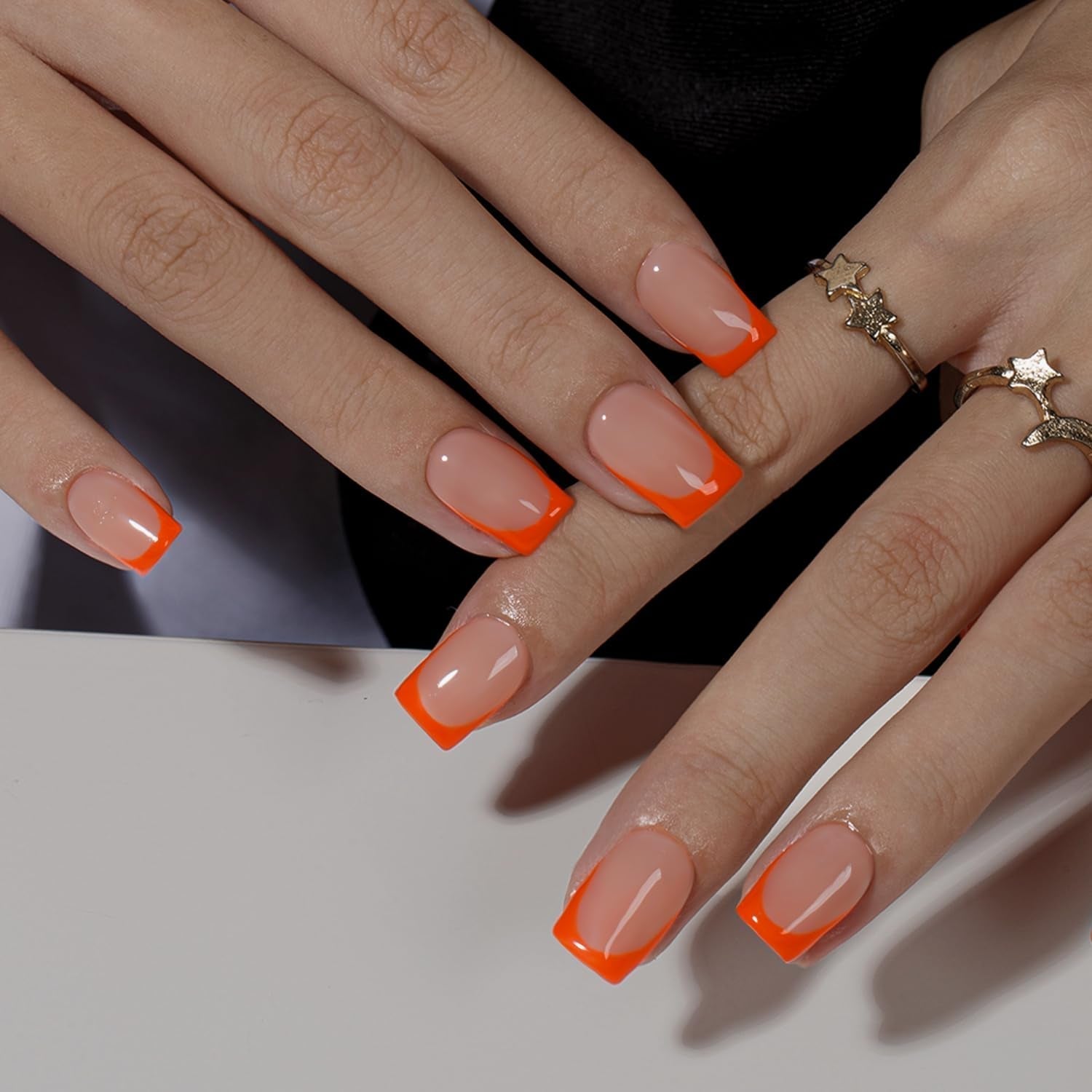 Faux ongles à pointe française courte – 30 pièces d'ongles noirs à coller sur des ongles carrés courts, faux ongles à pointe française avec colle, ensemble d'ongles artificiels carrés pour femme