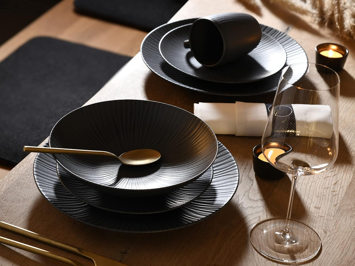 CreaTable, 20537, Vesuvio Black Series, service de table 16 pièces, service combiné en porcelaine, passe au lave-vaisselle et au micro-ondes, fabriqué au Portugal