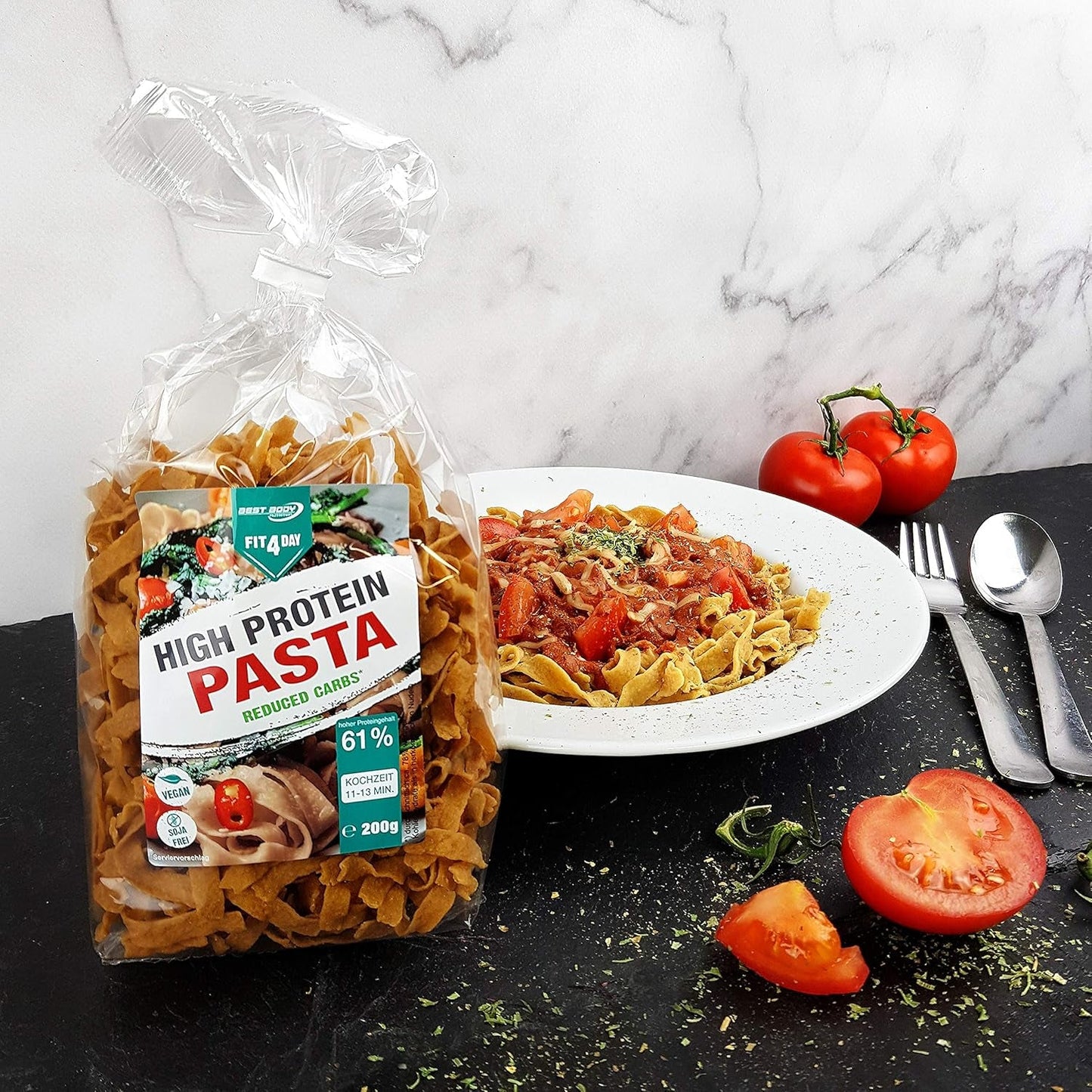 Pâtes protéinées Best Body Nutrition 6 x 200 g - Tagliatelles riches en protéines Fit4Day - 61 % de protéines, faible teneur en glucides, végétaliennes et sans lactose, sans soja - Protéines de pois de haute qualité - Pour les régimes faibles en glucides