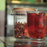 Thé aux Fruits – 100g Mélange de fruits aromatisé à la pomme, à l'hibiscus et à la cannelle – Sachet Ziplock, env. 25 tasses – Sans additifs, emballées en Allemagne