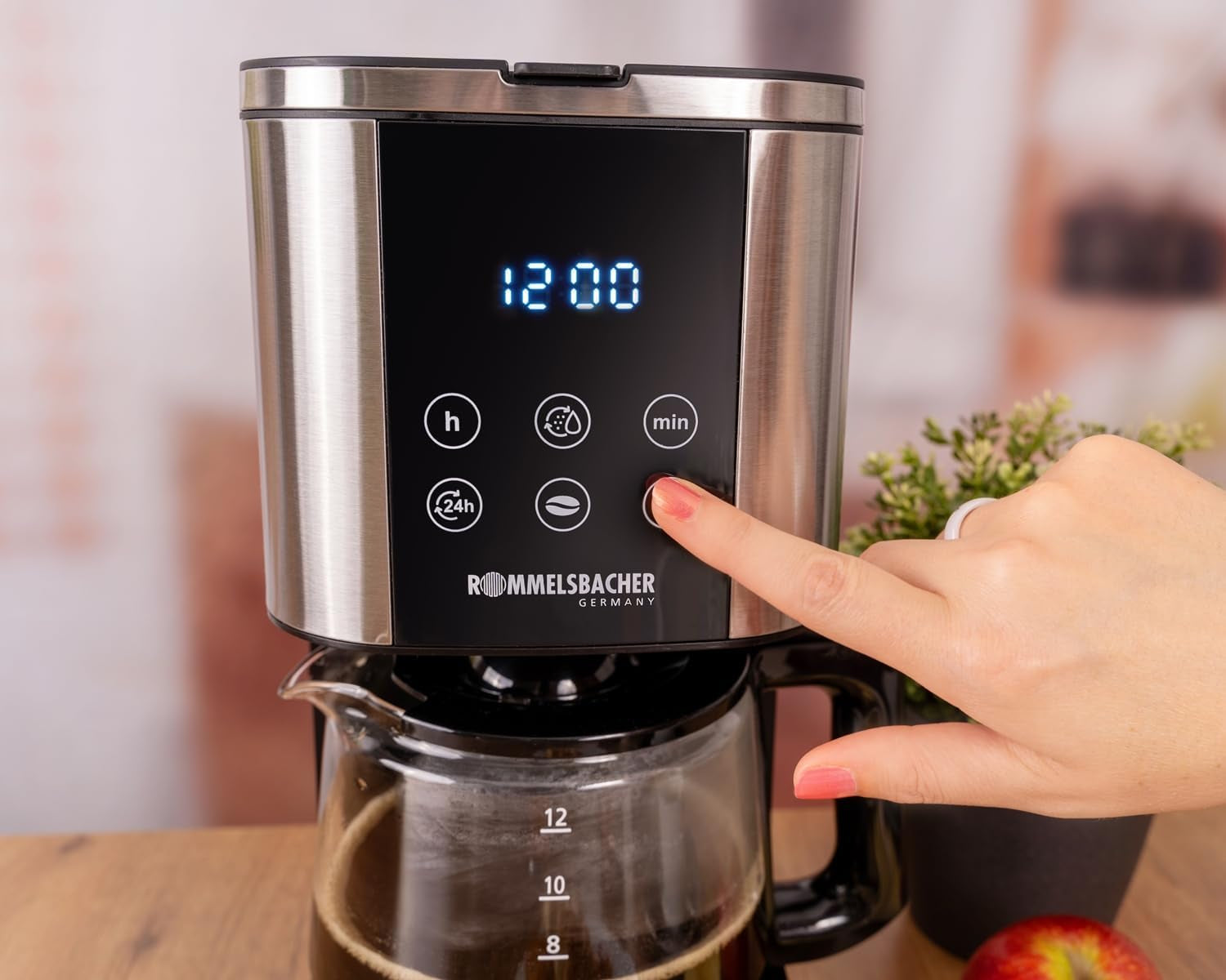 Machine à expresso à filtre Rommelsbacher FKM 1000 - réservoir d'eau de 1,5 litre pour 12 tasses de café, carafe en verre, démarrage différé, fonction maintien au chaud, fonction arôme, porte-filtre amovible 1x4
