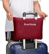 Couverture et oreiller de voyage Eversnug - Couverture d'avion douce 2 en 1 avec housse de coussin à poche douce, housse de sac à main et support de sac à dos (rouge bordeaux) Oreillers de voyage Naty Shop