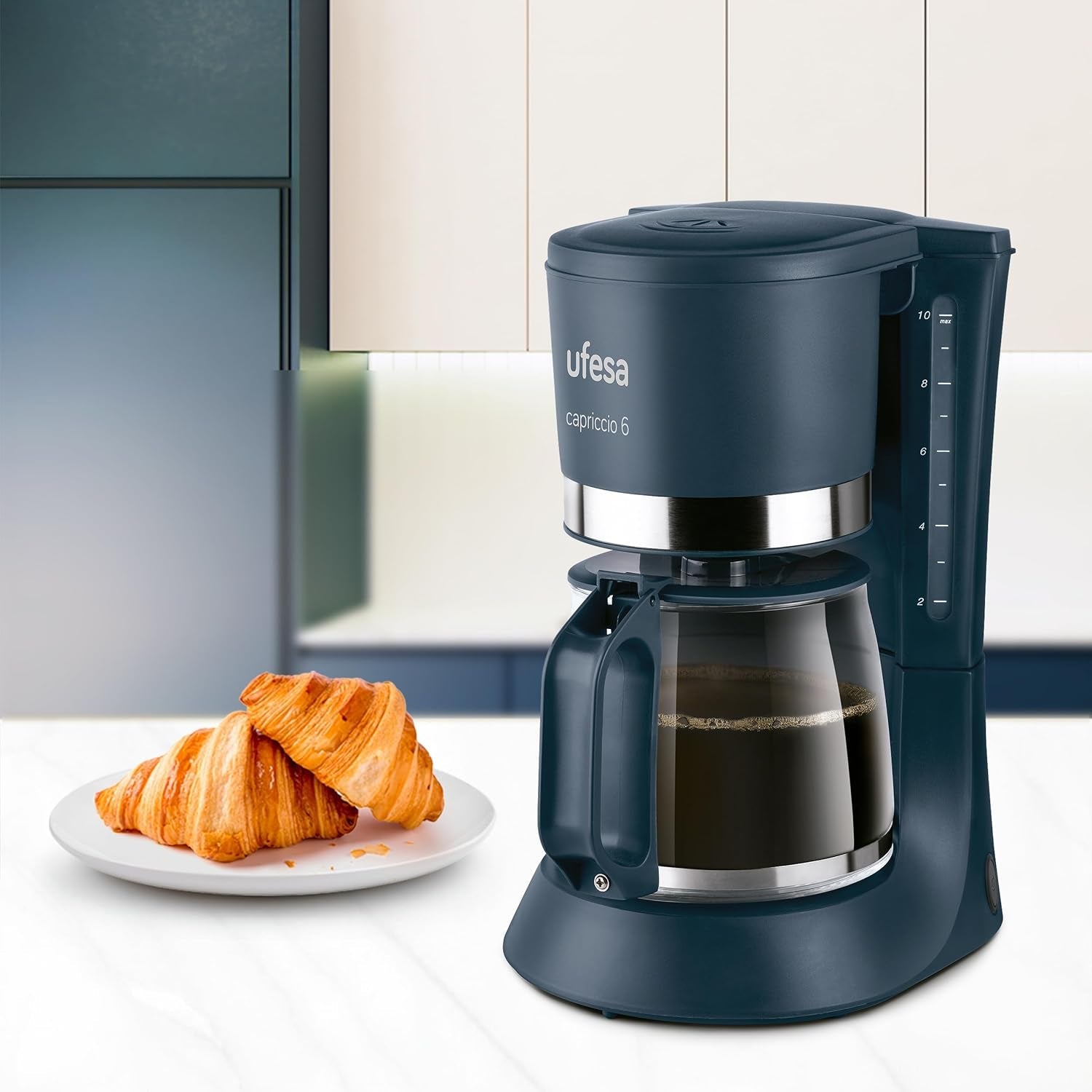 Cafetière filtre Ufesa CG7114 Capriccio, 6 tasses, 600W, carafe 0,6L, système anti-goutte, arrêt automatique, bleu