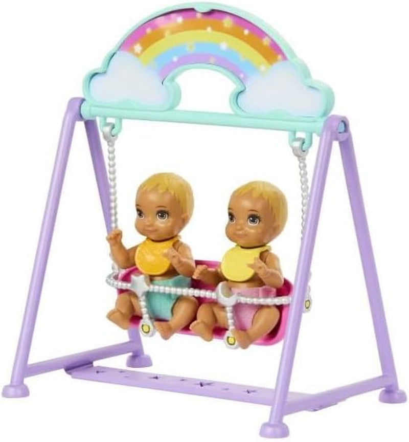 Barbie Skipper Poupée et maison de jeu avec accessoires, comprend des poupées jumelles, 1 berceau, 1 balançoire, 1 bascule et plus, HXM99