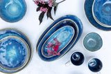MÄSER 934092 Série Frozen, service de table en céramique pour 4 personnes, service combiné de 16 pièces avec formes organiques, service teinté bleu, grès, bleu foncé