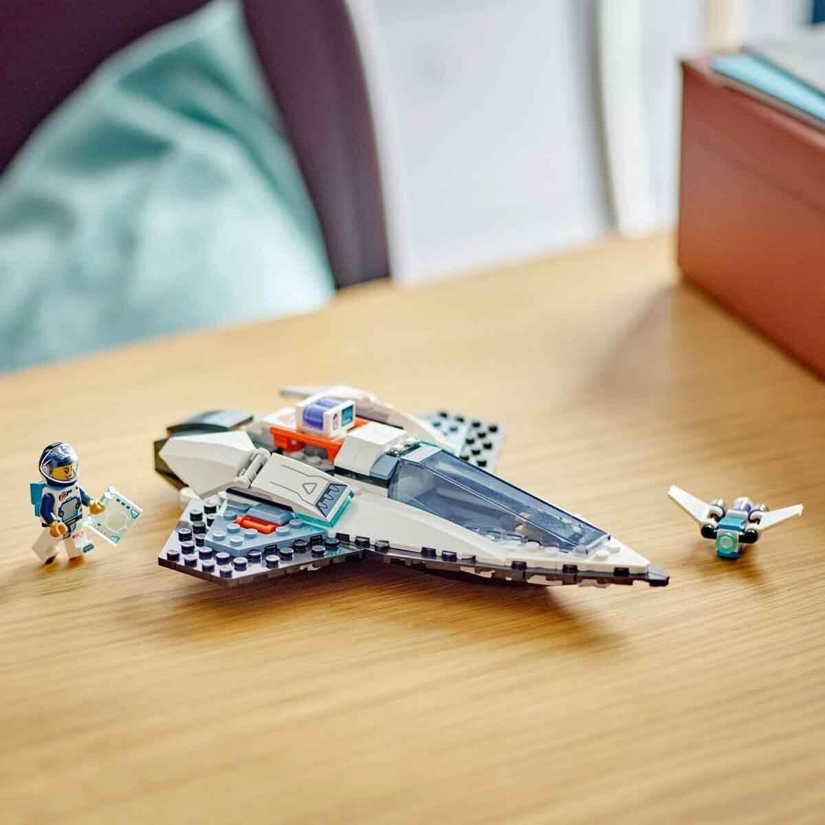 Vaisseau spatial LEGO City, navette spatiale, jouet à construire pour enfants, garçons et filles à partir de 6 ans, set avec figurine d'astronaute 60430 Jeux de construction Besuche den LEGO-Store