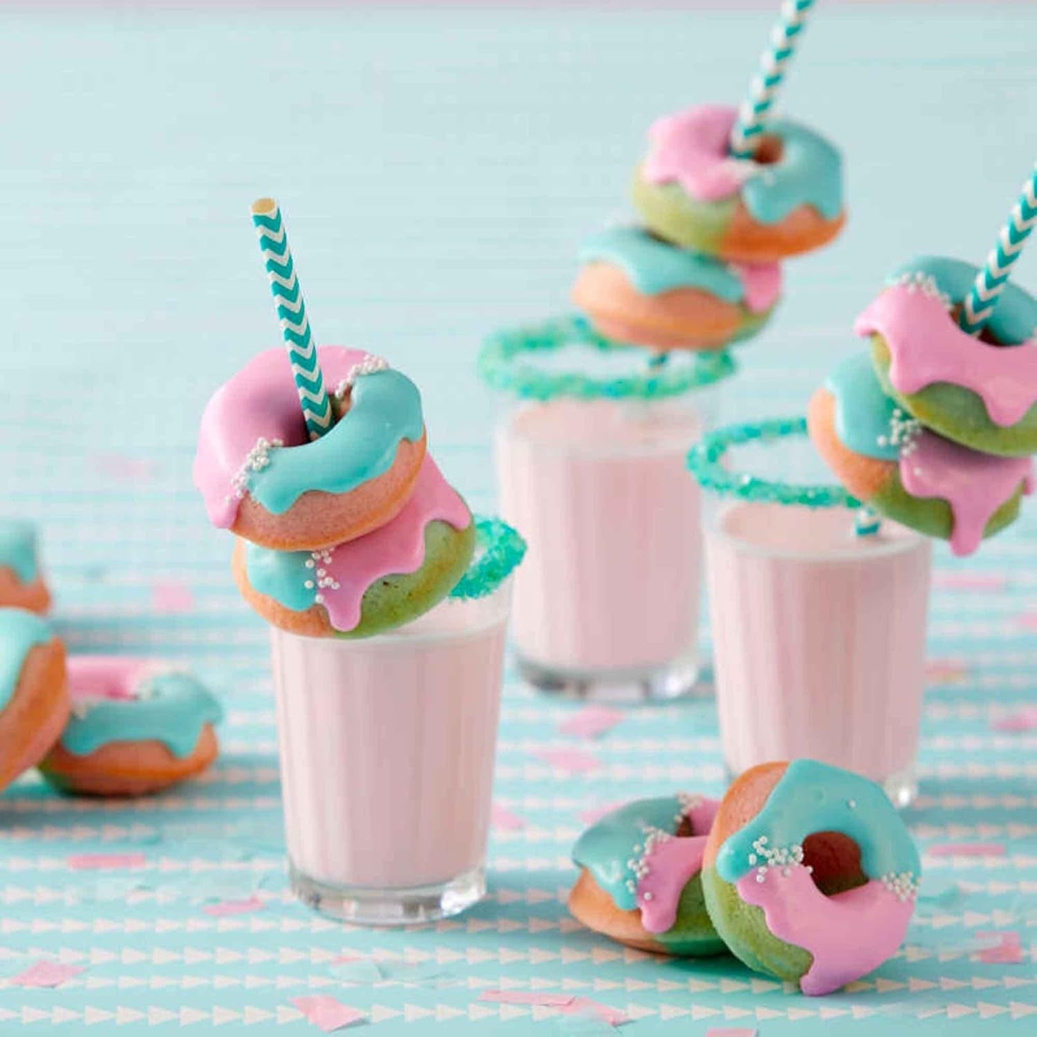 Wilton Donut-Backform Mit 12 Mulden Donutform, Hochwertige Donut Backform Mit Antihaftbeschichtung Für 12 Mini-Donuts, Spülmaschinenfest Moules et plaques pour la pâtisserie Naty Shop