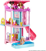 Barbie Chelsea Playhouse - 3 étages transformables, aires de jeux secrètes, ascenseur, piscine, toboggan, 2 animaux et plus de 20 accessoires, à partir de 3 ans, HHX44