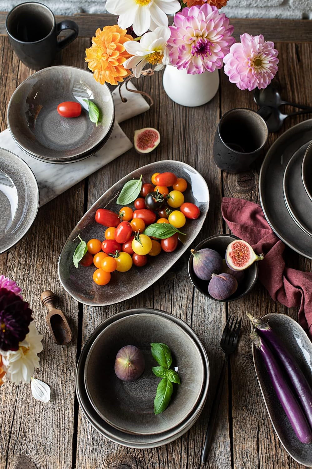 MÄSER 934073 Niara Organic Series Service de table moderne pour 4 personnes au look vintage passionnant, service combiné de 16 pièces avec une combinaison spéciale de vernis noir et marron, grès